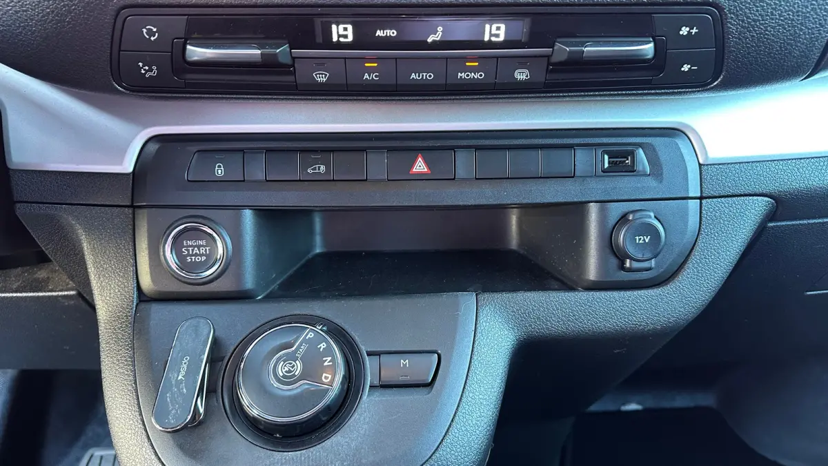2.0 BlueHDI 180 S&S L2 | Apple Carplay / Android Auto | Achteruitrij Camera | Cruise Control | Climate Control | 2 zitplaatsen rechtsvoor | Anti Blokkeer Systeem | Bandenspanningscontrolesys