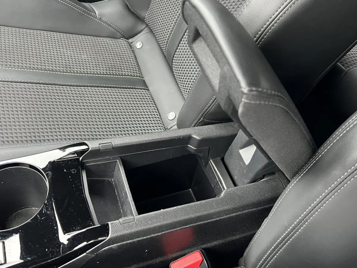1.2 PureTech GT Full LED | Camera | Parkeersensoren voor + achter | Full map navigatie | Carplay/android auto |