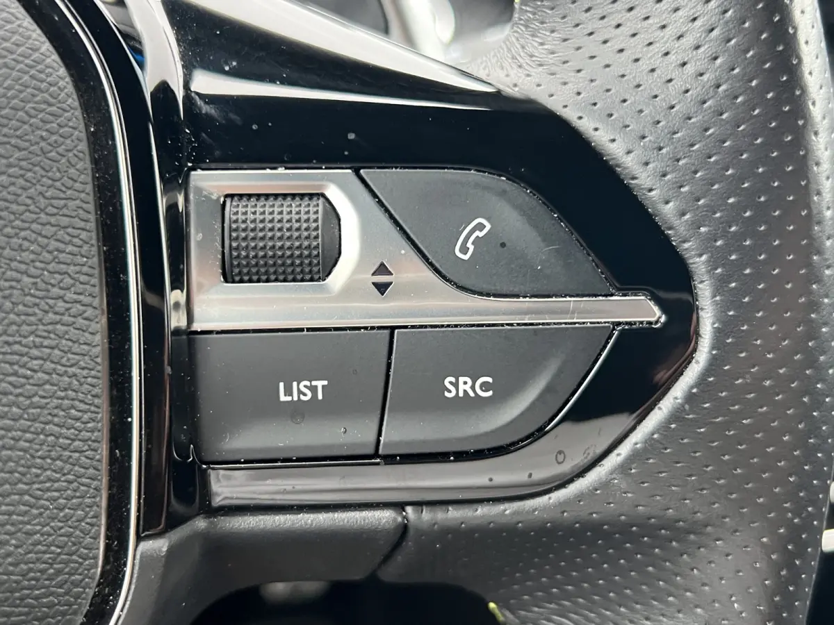 1.2 PureTech GT Full LED | Camera | Parkeersensoren voor + achter | Full map navigatie | Carplay/android auto |