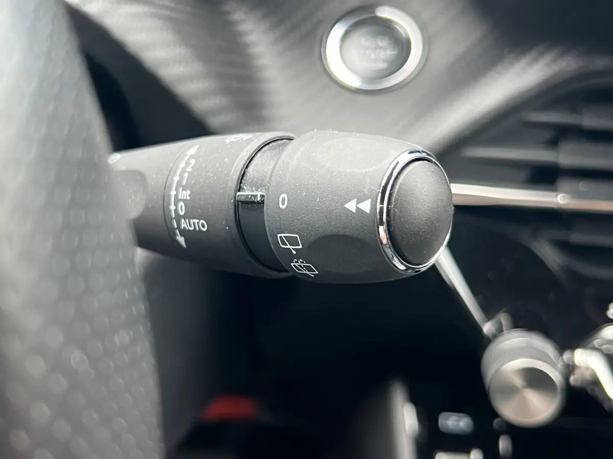 1.2 PureTech GT Full LED | Camera | Parkeersensoren voor + achter | Full map navigatie | Carplay/android auto |
