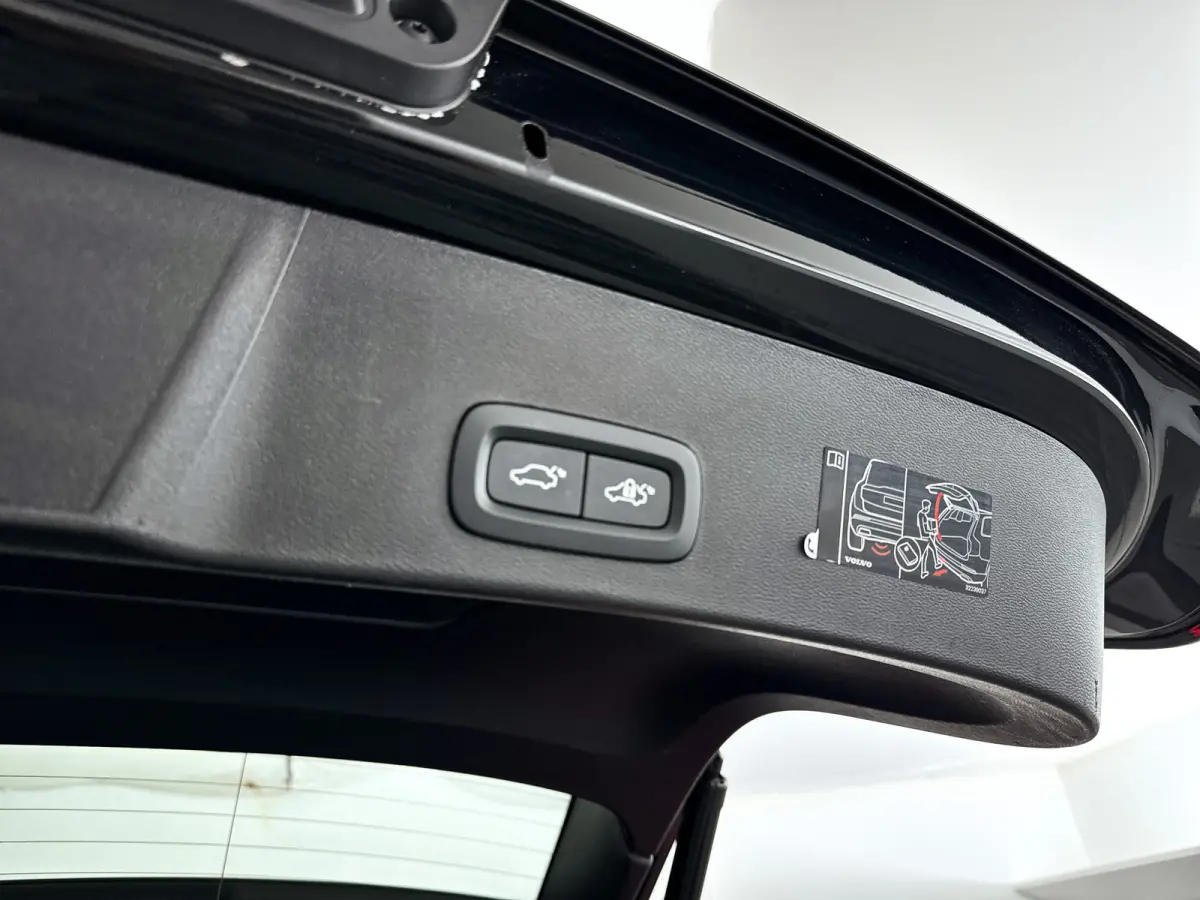 T4 R-Design Expression | Parkeercamera | Stoel- en stuurverwarming | Cruise control | Trekhaak
