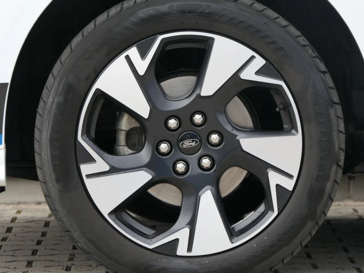 300 2.0 TDCI 170pk L2H1 Sport | Trekhaak | Camera | Betonplex | Navigatie | Stoelverwarming | Verwarmde Voorruit | 19 Inch