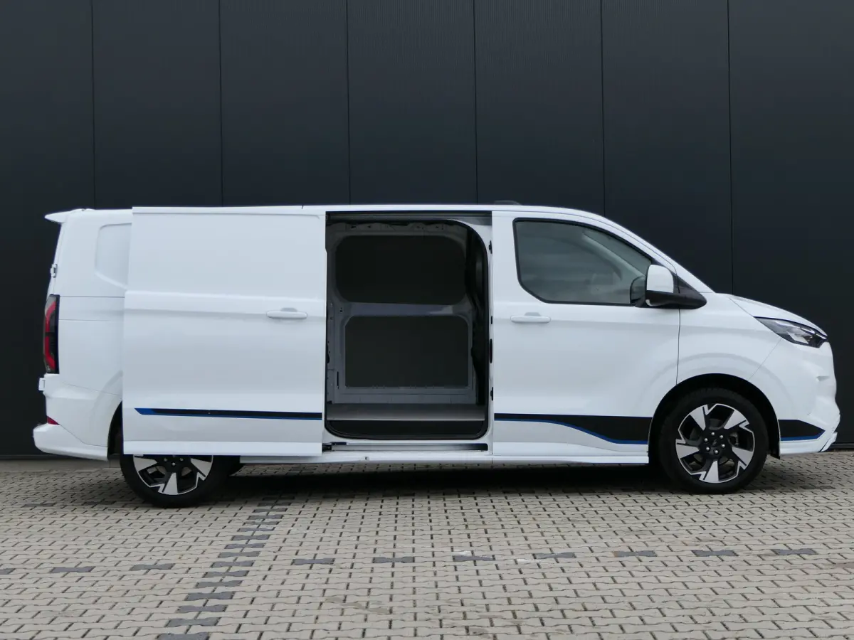 300 2.0 TDCI 170pk L2H1 Sport | Trekhaak | Camera | Betonplex | Navigatie | Stoelverwarming | Verwarmde Voorruit | 19 Inch