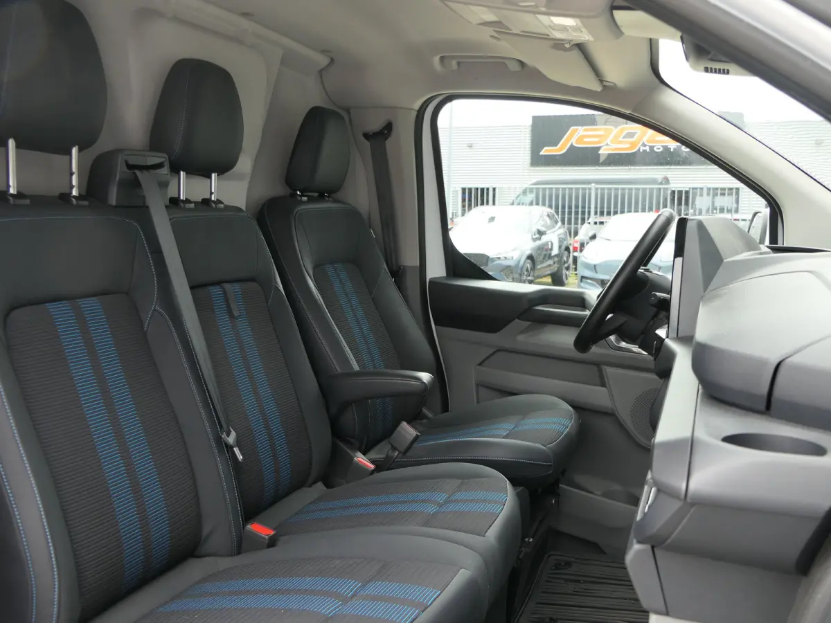 300 2.0 TDCI 170pk L2H1 Sport | Trekhaak | Camera | Betonplex | Navigatie | Stoelverwarming | Verwarmde Voorruit | 19 Inch