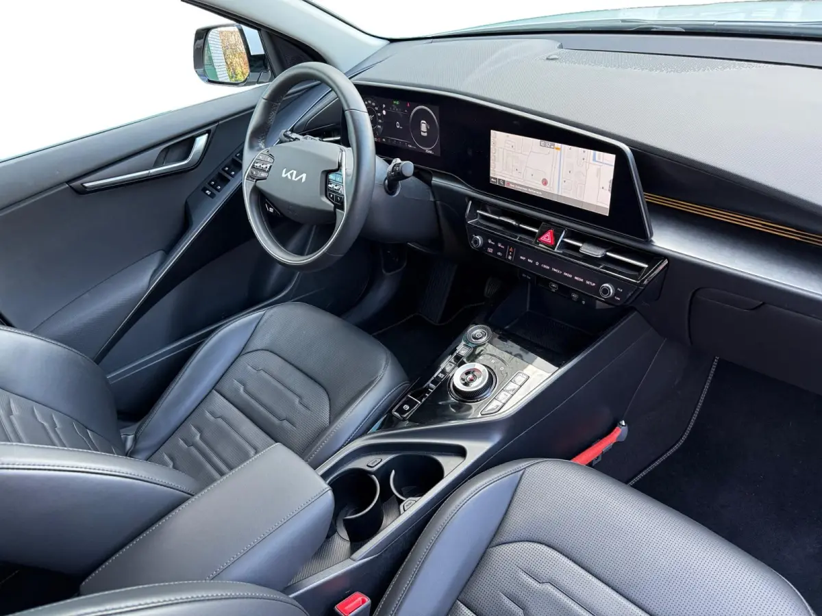 Edition Advanced 64.8 kWh | Camera | Keyless | Navi | Stoel + Stuurverwarming | Blindspot | Apple Carplay | Android Auto | Fabrieksgarantie t/m 03-2031 + 3 jaar verlengd tot 03-2034 |