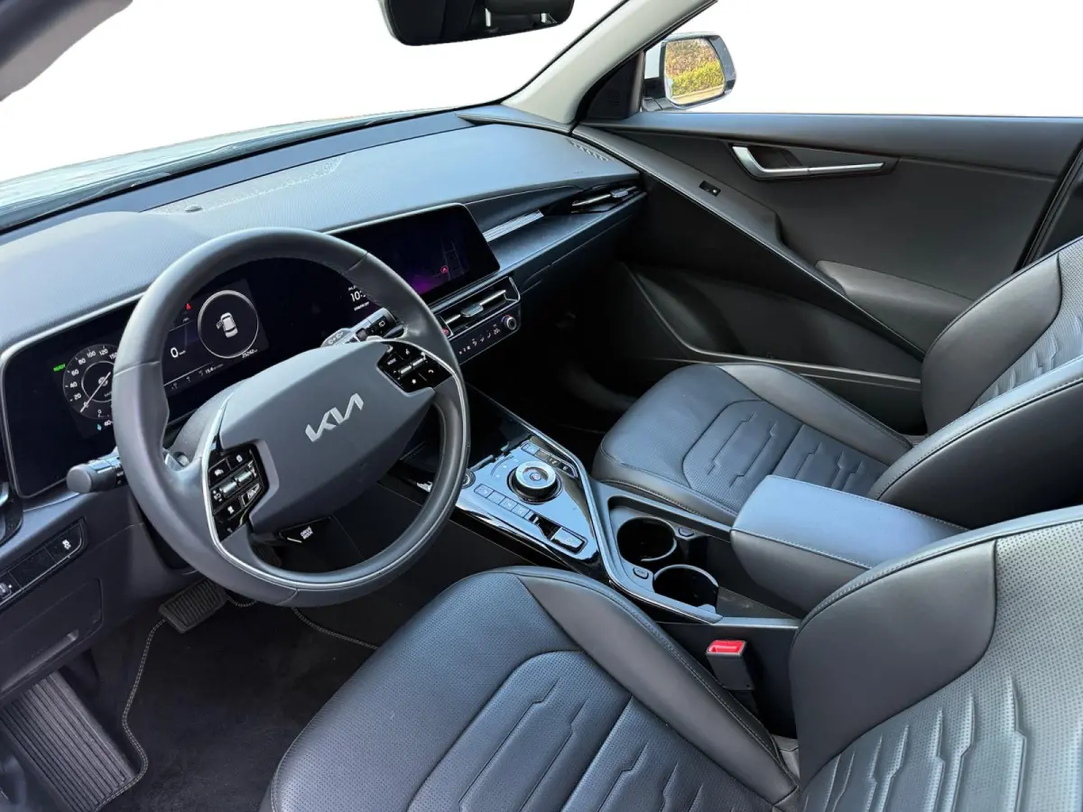 Edition Advanced 64.8 kWh | Camera | Keyless | Navi | Stoel + Stuurverwarming | Blindspot | Apple Carplay | Android Auto | Fabrieksgarantie t/m 03-2031 + 3 jaar verlengd tot 03-2034 |
