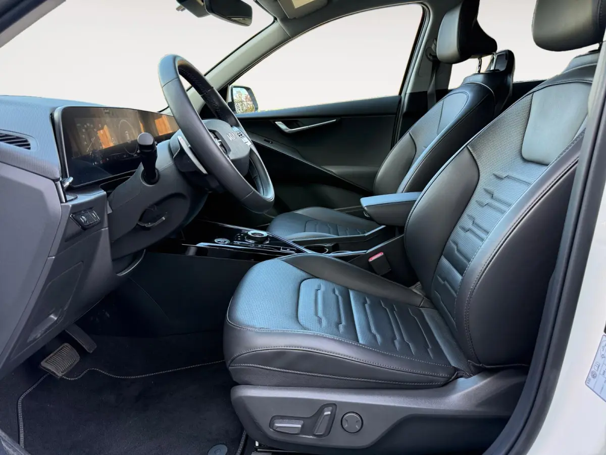 Edition Advanced 64.8 kWh | Camera | Keyless | Navi | Stoel + Stuurverwarming | Blindspot | Apple Carplay | Android Auto | Fabrieksgarantie t/m 03-2031 + 3 jaar verlengd tot 03-2034 |
