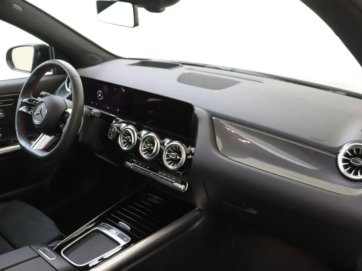 180 AMG Line Premium Plus /Panoramadak /Memory /HUD /360 Camera
