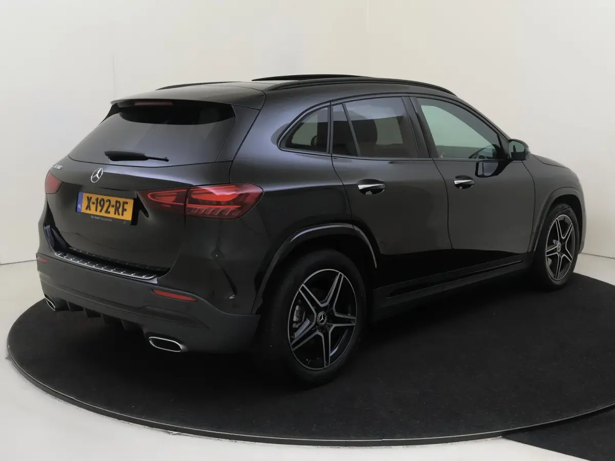 180 AMG Line Premium Plus /Panoramadak /Memory /HUD /360 Camera