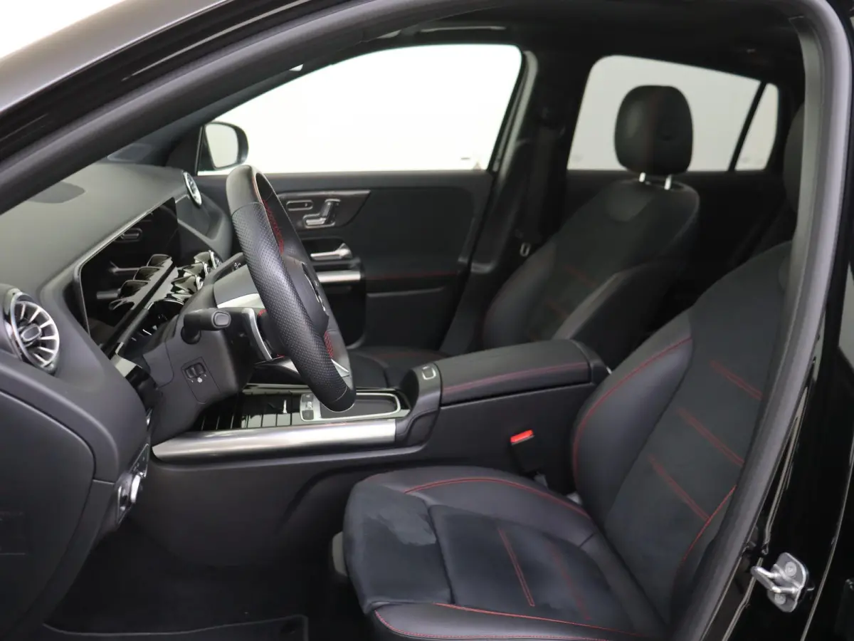 180 AMG Line Premium Plus /Panoramadak /Memory /HUD /360 Camera