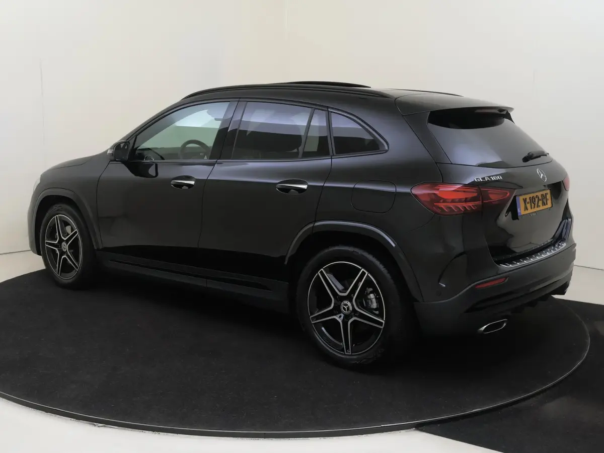 180 AMG Line Premium Plus /Panoramadak /Memory /HUD /360 Camera