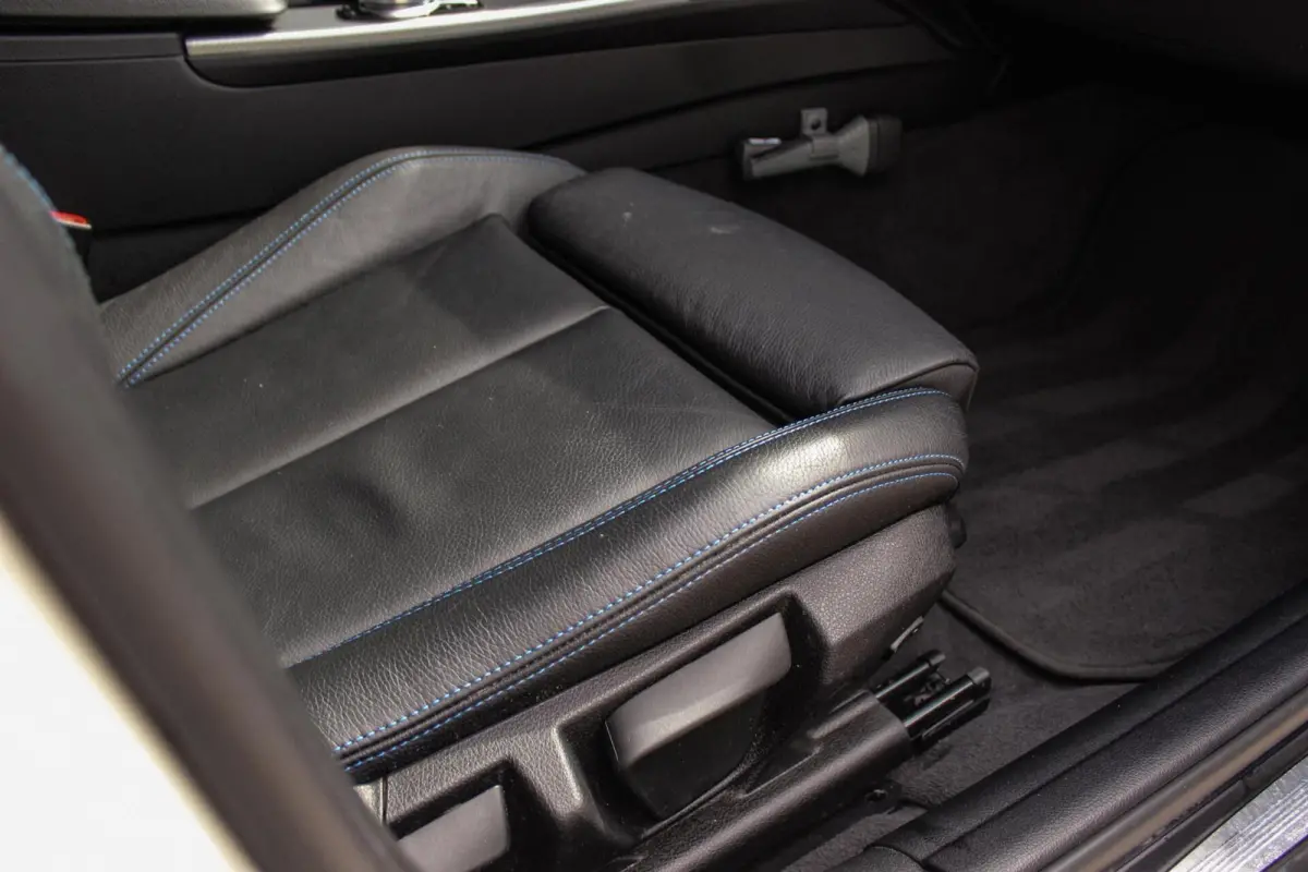 318i M Sport Edition | 2e eigenaar | NL auto | Camera | Shadow Line | Panoramadak | HiFi audio | Cruise control | LED | Stoelverwarming | Navigatie Professional