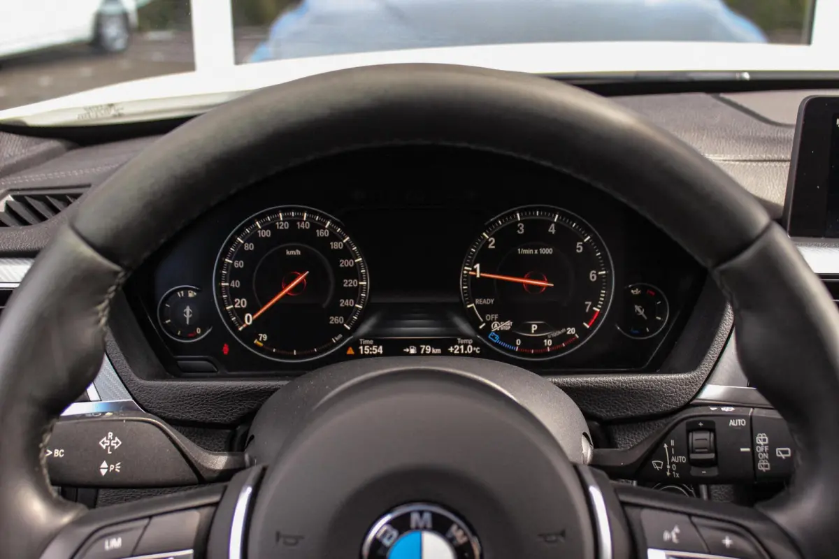 318i M Sport Edition | 2e eigenaar | NL auto | Camera | Shadow Line | Panoramadak | HiFi audio | Cruise control | LED | Stoelverwarming | Navigatie Professional