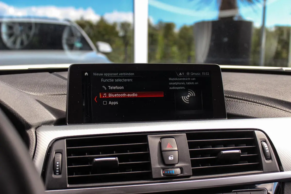 318i M Sport Edition | 2e eigenaar | NL auto | Camera | Shadow Line | Panoramadak | HiFi audio | Cruise control | LED | Stoelverwarming | Navigatie Professional