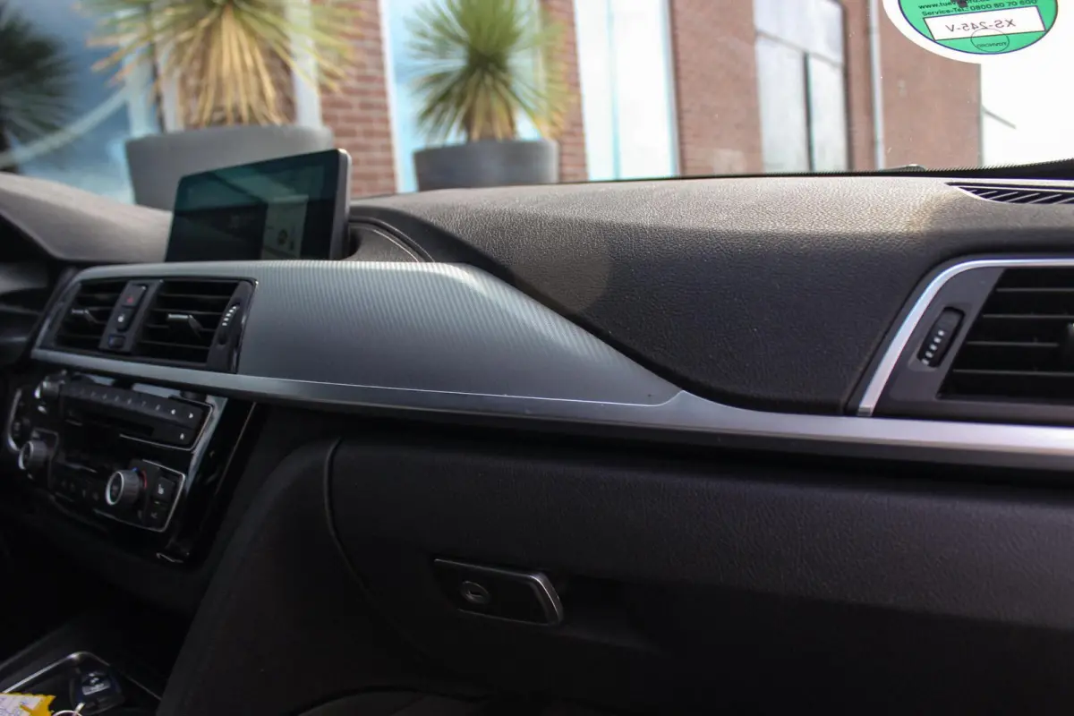 318i M Sport Edition | 2e eigenaar | NL auto | Camera | Shadow Line | Panoramadak | HiFi audio | Cruise control | LED | Stoelverwarming | Navigatie Professional
