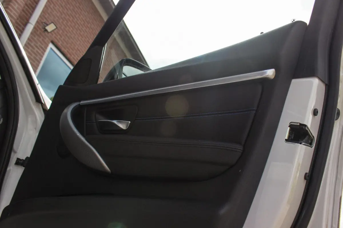 318i M Sport Edition | 2e eigenaar | NL auto | Camera | Shadow Line | Panoramadak | HiFi audio | Cruise control | LED | Stoelverwarming | Navigatie Professional