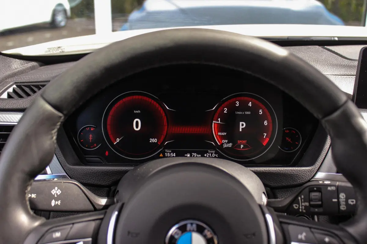 318i M Sport Edition | 2e eigenaar | NL auto | Camera | Shadow Line | Panoramadak | HiFi audio | Cruise control | LED | Stoelverwarming | Navigatie Professional