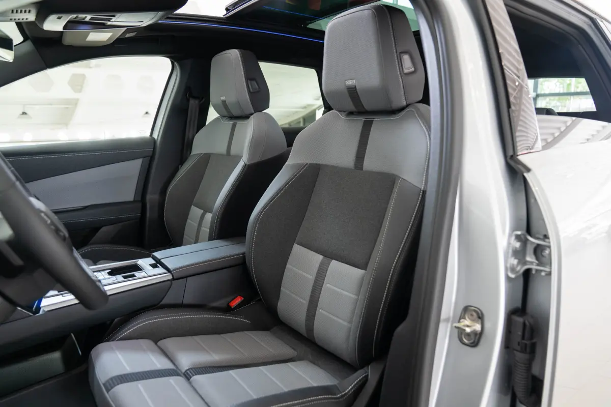 1.6 Turbo Plug-in-Hybrid GS | Tot 8 Jaar Garantie | Panoramdak | 20 Inch LM | Focal Sound | Elektrische Achterklep | Navigatie |