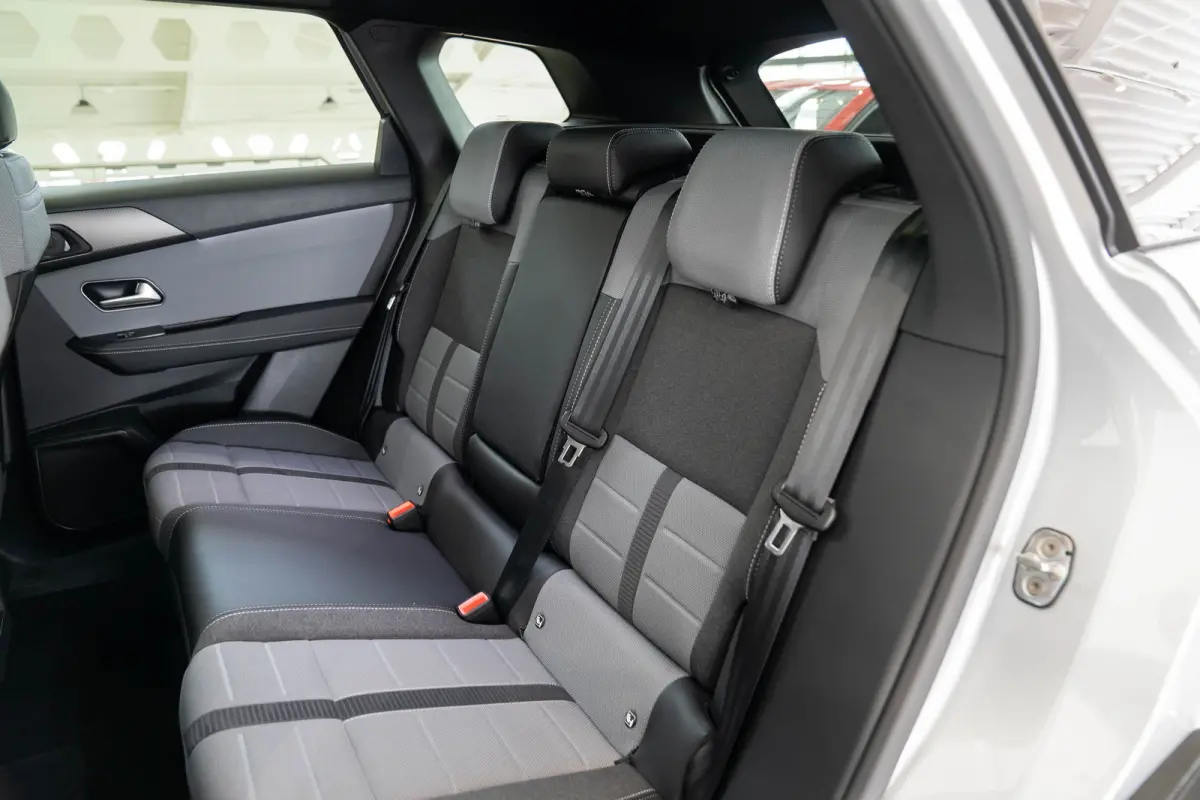 1.6 Turbo Plug-in-Hybrid GS | Tot 8 Jaar Garantie | Panoramdak | 20 Inch LM | Focal Sound | Elektrische Achterklep | Navigatie |