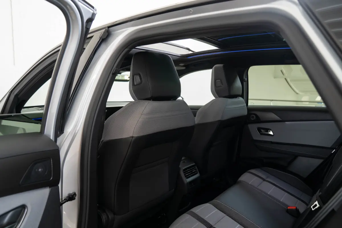 1.6 Turbo Plug-in-Hybrid GS | Tot 8 Jaar Garantie | Panoramdak | 20 Inch LM | Focal Sound | Elektrische Achterklep | Navigatie |