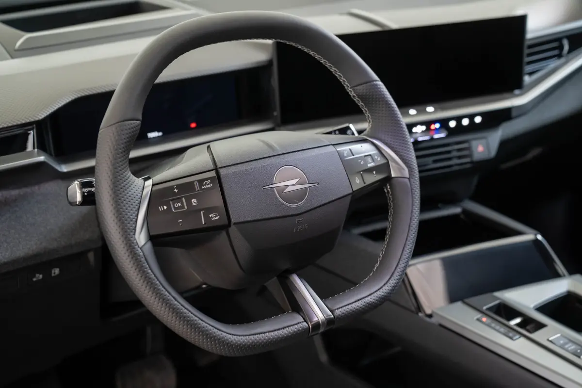 1.6 Turbo Plug-in-Hybrid GS | Tot 8 Jaar Garantie | Panoramdak | 20 Inch LM | Focal Sound | Elektrische Achterklep | Navigatie |