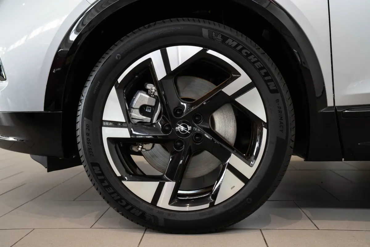 1.6 Turbo Plug-in-Hybrid GS | Tot 8 Jaar Garantie | Panoramdak | 20 Inch LM | Focal Sound | Elektrische Achterklep | Navigatie |