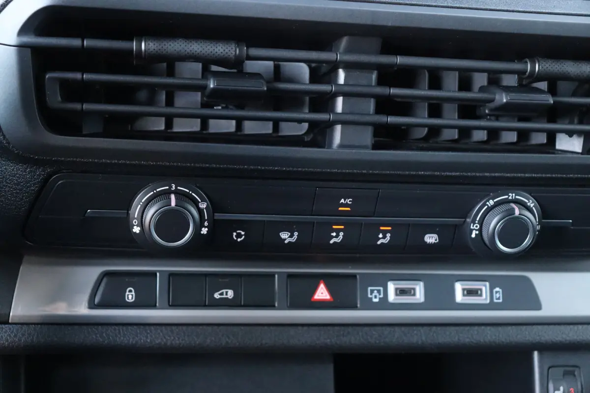 2.0 BLUEHDI 145PK L3H1 AUTOMAAT / NAVI / AIRCO / LED / PDC / CAMERA / BPM VRIJ / BETIMMERING / WINTERPAKKET / 1E EIGENAAR !!