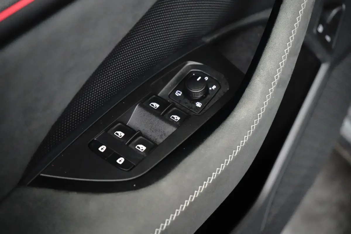 1.5 TSI PHEV Sportline Business | Achteruitrijcamera | Cruise control adaptief | Elektrisch verstelb. bestuurdersstoel met geheugen