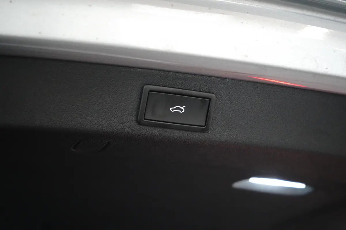 1.5 TSI PHEV Sportline Business | Achteruitrijcamera | Cruise control adaptief | Elektrisch verstelb. bestuurdersstoel met geheugen