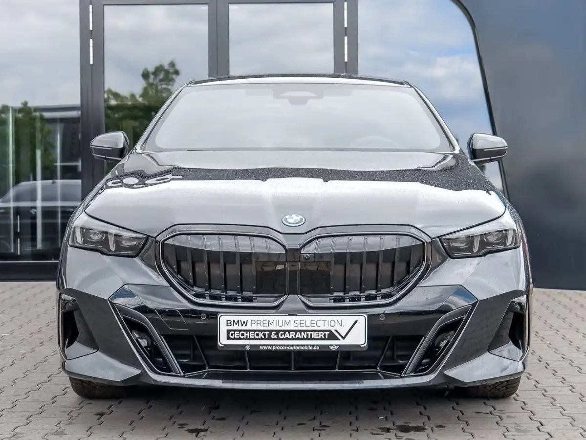 550e xDrive M-SPORT ** LED, LEDER, PANO, TREKH, 20-inch LMV, M-REMMEN, MEM ** Ex BMW-AG ** ** INFORMEER OOK NAAR ONZE AANTREKKELIJKE FINANCIAL-LEASE TARIEVEN **
