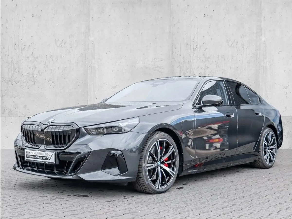 550e xDrive M-SPORT ** LED, LEDER, PANO, TREKH, 20-inch LMV, M-REMMEN, MEM ** Ex BMW-AG ** ** INFORMEER OOK NAAR ONZE AANTREKKELIJKE FINANCIAL-LEASE TARIEVEN **