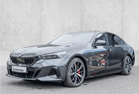 550e xDrive M-SPORT ** LED, LEDER, PANO, TREKH, 20-inch LMV, M-REMMEN, MEM ** Ex BMW-AG ** ** INFORMEER OOK NAAR ONZE AANTREKKELIJKE FINANCIAL-LEASE TARIEVEN **