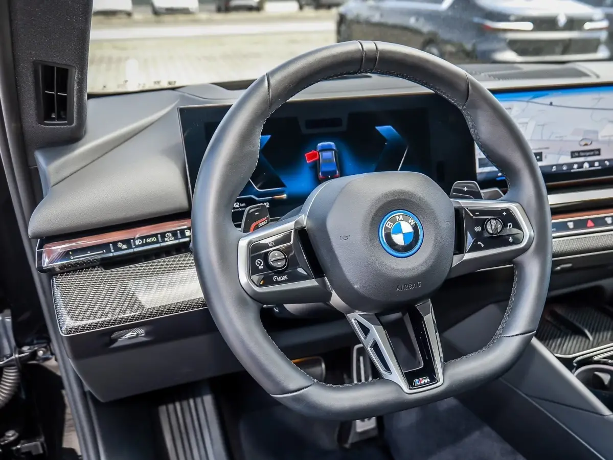 550e xDrive M-SPORT ** LED, LEDER, PANO, TREKH, 20-inch LMV, M-REMMEN, MEM ** Ex BMW-AG ** ** INFORMEER OOK NAAR ONZE AANTREKKELIJKE FINANCIAL-LEASE TARIEVEN **