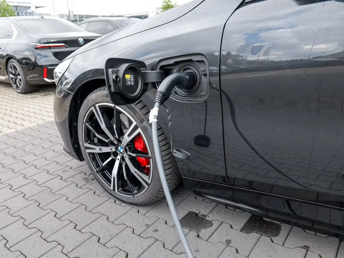 550e xDrive M-SPORT ** LED, LEDER, PANO, TREKH, 20-inch LMV, M-REMMEN, MEM ** Ex BMW-AG ** ** INFORMEER OOK NAAR ONZE AANTREKKELIJKE FINANCIAL-LEASE TARIEVEN **
