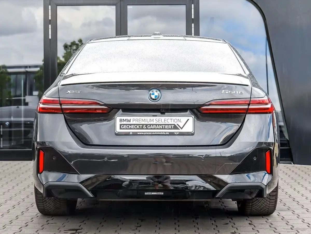 550e xDrive M-SPORT ** LED, LEDER, PANO, TREKH, 20-inch LMV, M-REMMEN, MEM ** Ex BMW-AG ** ** INFORMEER OOK NAAR ONZE AANTREKKELIJKE FINANCIAL-LEASE TARIEVEN **