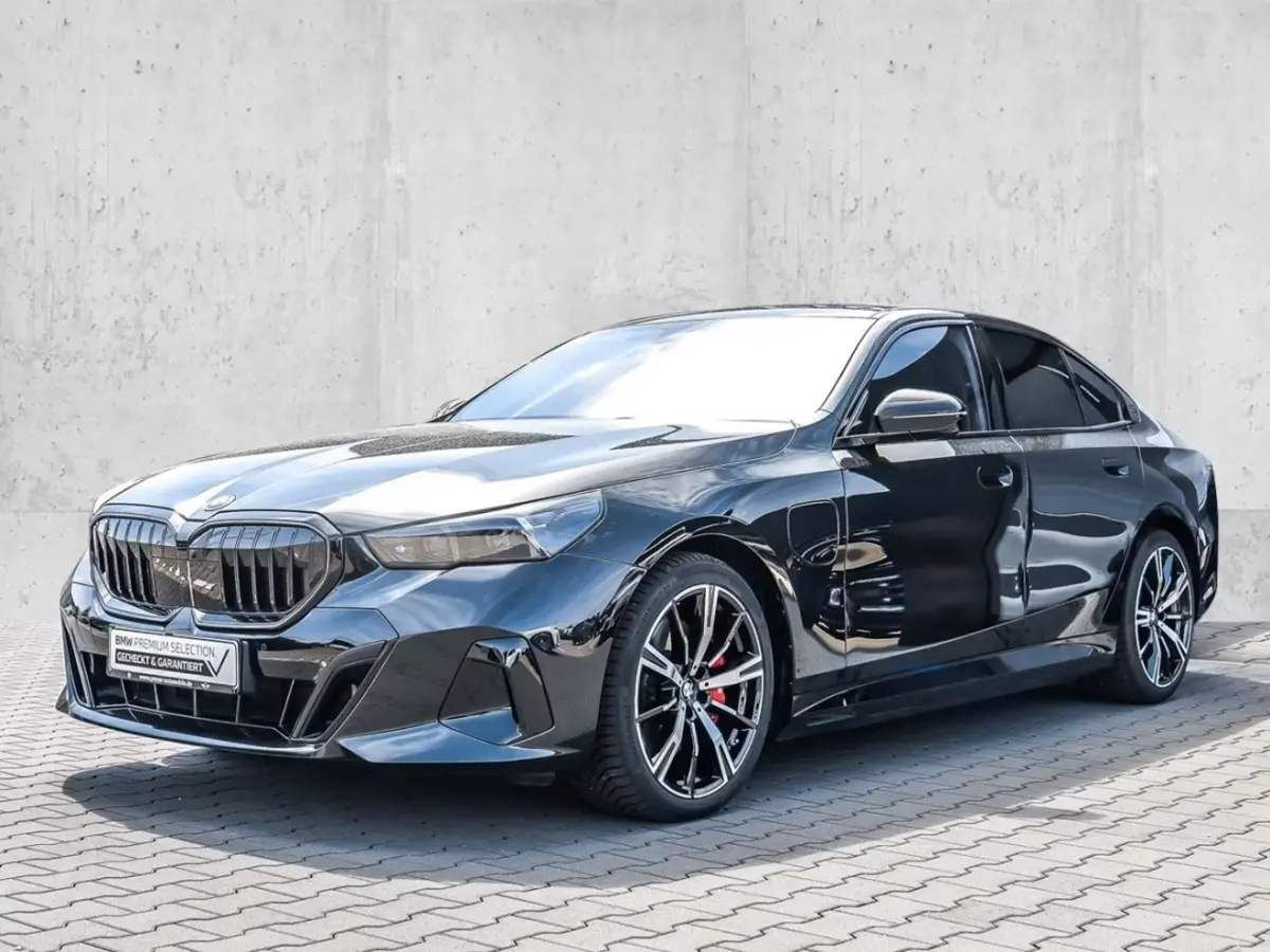 550e xDrive M-SPORT ** LED, LEDER, PANO, TREKH, 20-inch LMV, M-REMMEN, MEM ** Ex BMW-AG ** ** INFORMEER OOK NAAR ONZE AANTREKKELIJKE FINANCIAL-LEASE TARIEVEN **