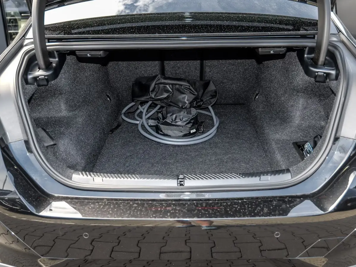 550e xDrive M-SPORT ** LED, LEDER, PANO, TREKH, 20-inch LMV, M-REMMEN, MEM ** Ex BMW-AG ** ** INFORMEER OOK NAAR ONZE AANTREKKELIJKE FINANCIAL-LEASE TARIEVEN **