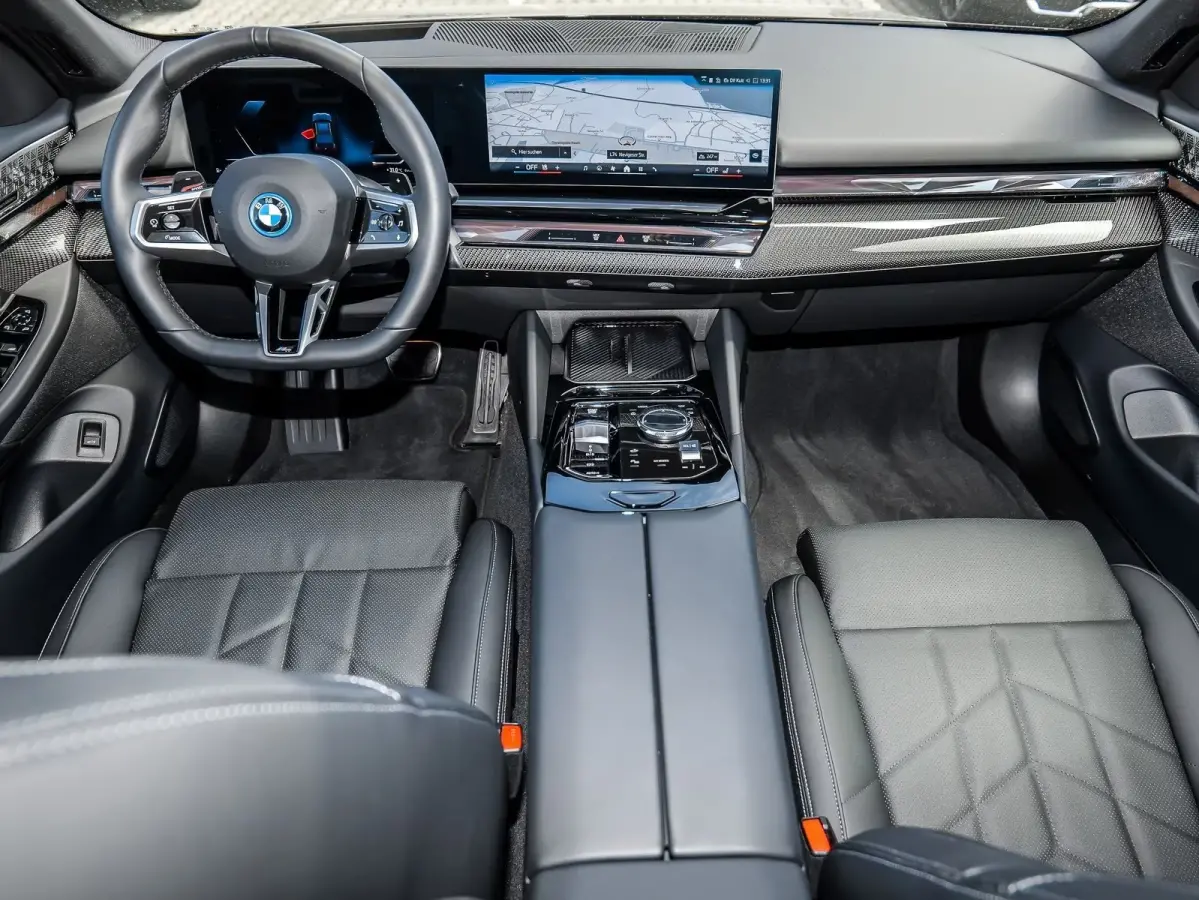 550e xDrive M-SPORT ** LED, LEDER, PANO, TREKH, 20-inch LMV, M-REMMEN, MEM ** Ex BMW-AG ** ** INFORMEER OOK NAAR ONZE AANTREKKELIJKE FINANCIAL-LEASE TARIEVEN **