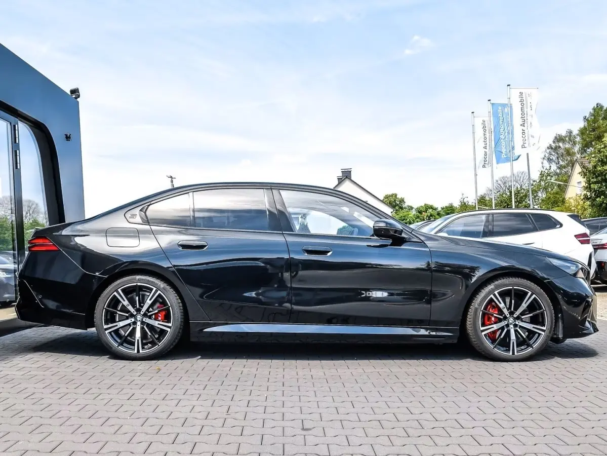 550e xDrive M-SPORT ** LED, LEDER, PANO, TREKH, 20-inch LMV, M-REMMEN, MEM ** Ex BMW-AG ** ** INFORMEER OOK NAAR ONZE AANTREKKELIJKE FINANCIAL-LEASE TARIEVEN **