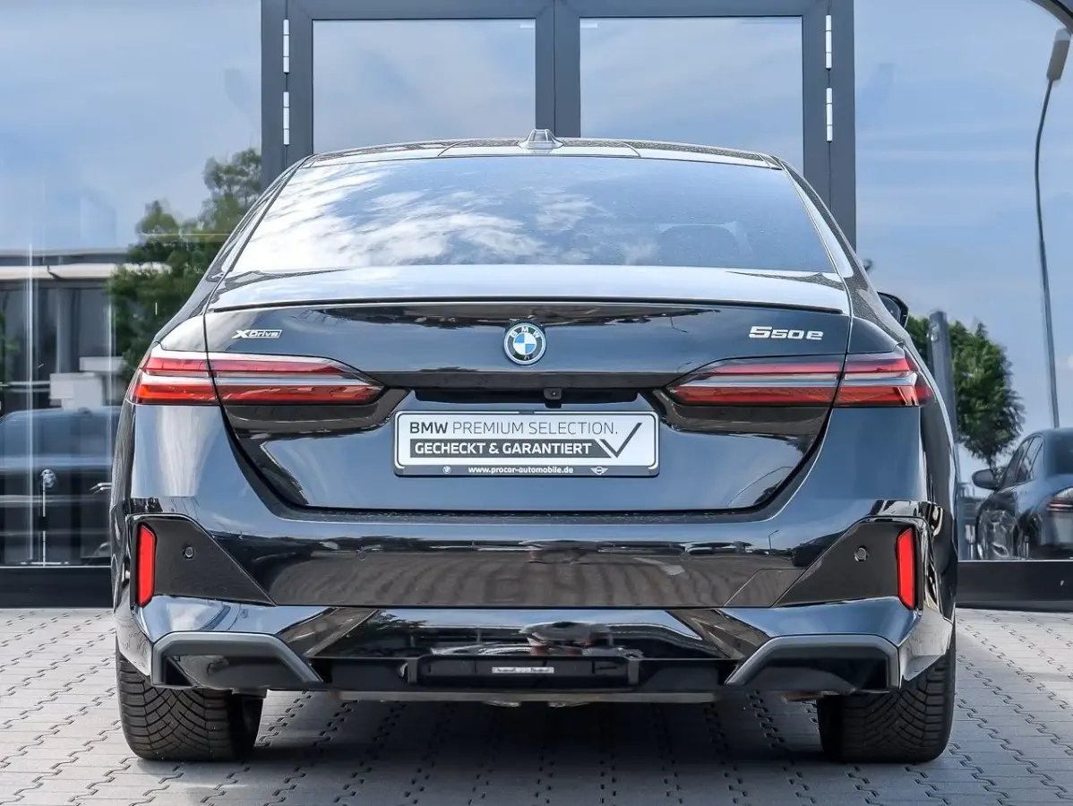 550e xDrive M-SPORT ** LED, LEDER, PANO, TREKH, 20-inch LMV, M-REMMEN, MEM ** Ex BMW-AG ** ** INFORMEER OOK NAAR ONZE AANTREKKELIJKE FINANCIAL-LEASE TARIEVEN **