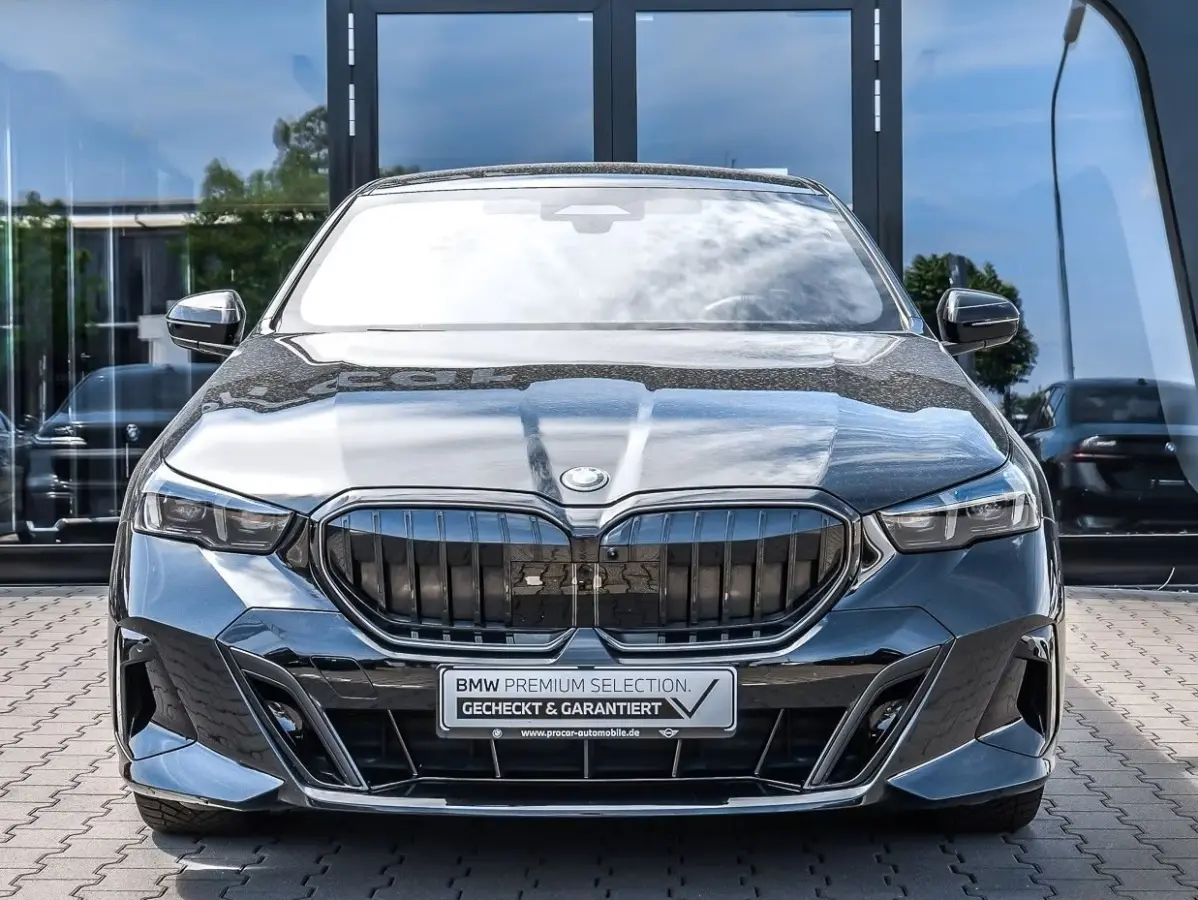 550e xDrive M-SPORT ** LED, LEDER, PANO, TREKH, 20-inch LMV, M-REMMEN, MEM ** Ex BMW-AG ** ** INFORMEER OOK NAAR ONZE AANTREKKELIJKE FINANCIAL-LEASE TARIEVEN **