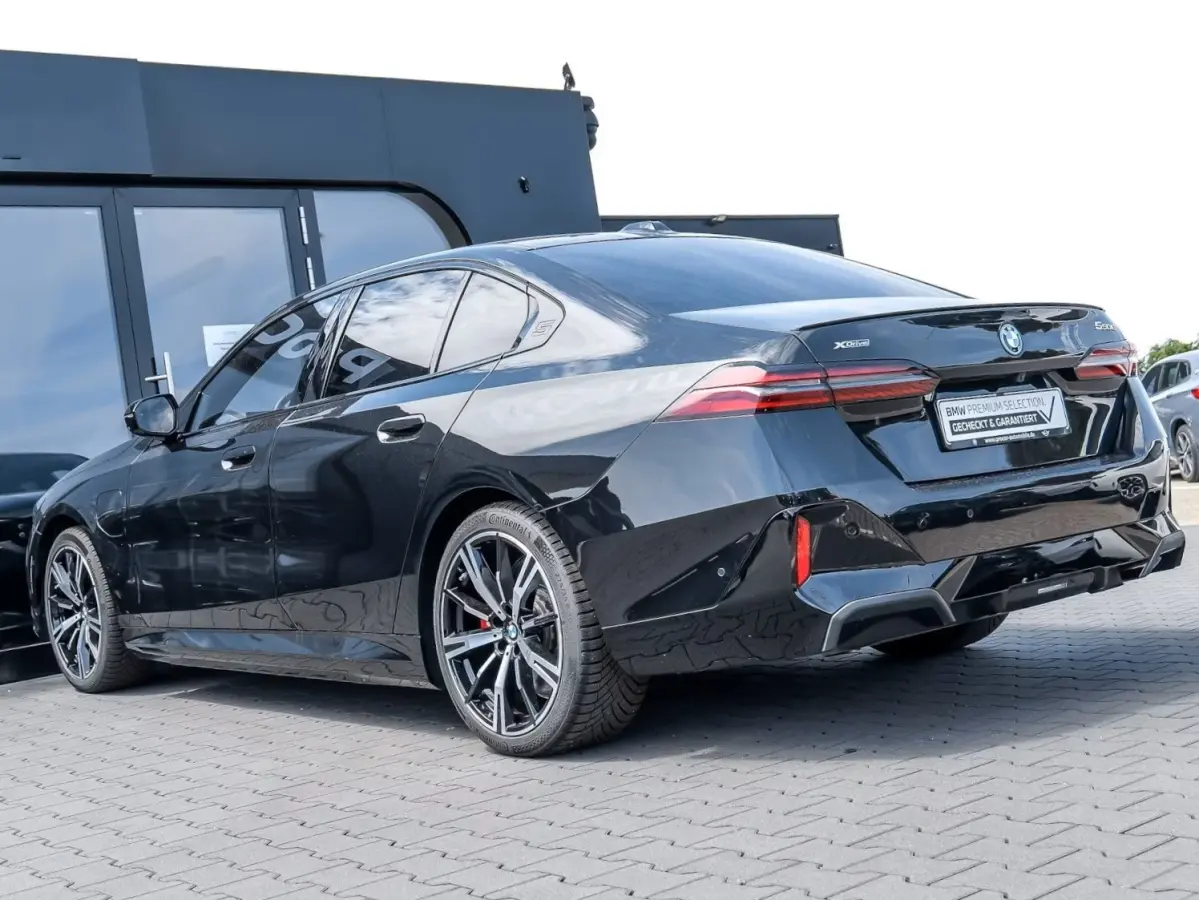 550e xDrive M-SPORT ** LED, LEDER, PANO, TREKH, 20-inch LMV, M-REMMEN, MEM ** Ex BMW-AG ** ** INFORMEER OOK NAAR ONZE AANTREKKELIJKE FINANCIAL-LEASE TARIEVEN **