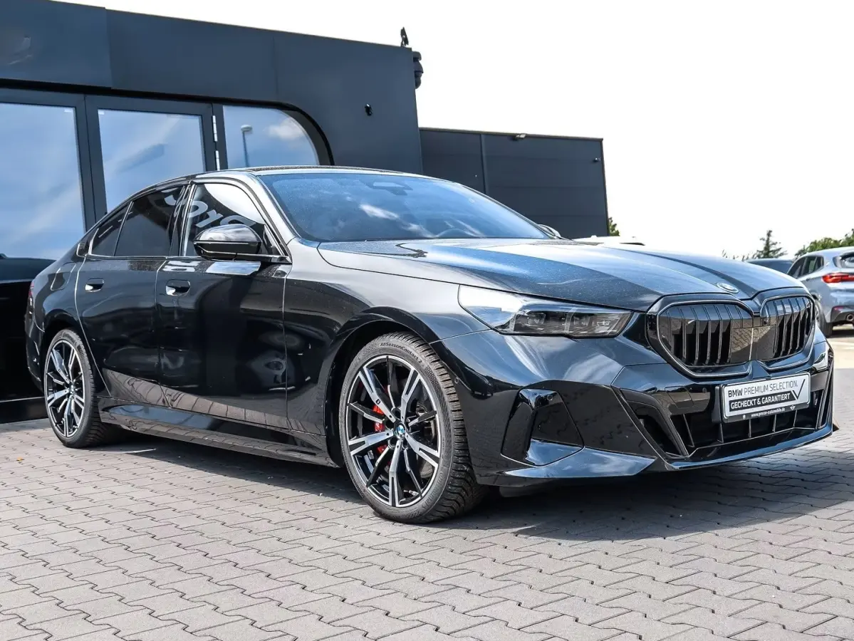 550e xDrive M-SPORT ** LED, LEDER, PANO, TREKH, 20-inch LMV, M-REMMEN, MEM ** Ex BMW-AG ** ** INFORMEER OOK NAAR ONZE AANTREKKELIJKE FINANCIAL-LEASE TARIEVEN **