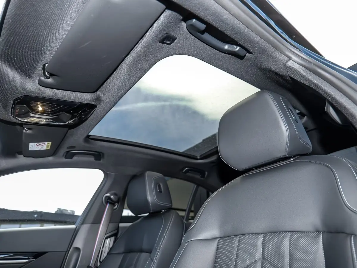 550e xDrive M-SPORT ** LED, LEDER, PANO, TREKH, 20-inch LMV, M-REMMEN, MEM ** Ex BMW-AG ** ** INFORMEER OOK NAAR ONZE AANTREKKELIJKE FINANCIAL-LEASE TARIEVEN **