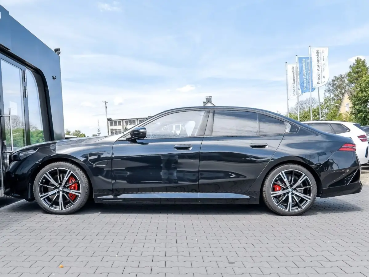 550e xDrive M-SPORT ** LED, LEDER, PANO, TREKH, 20-inch LMV, M-REMMEN, MEM ** Ex BMW-AG ** ** INFORMEER OOK NAAR ONZE AANTREKKELIJKE FINANCIAL-LEASE TARIEVEN **