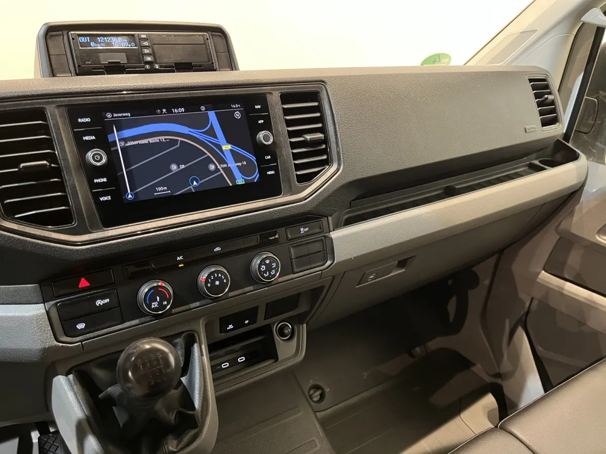 35 2.0 TDI L4 DC Dubbel Cabine RWD 140 PK Open Laadbak / Euro 6 / Trekhaak 3.000 KG / Airco / Camera / CarPlay / Navigatie