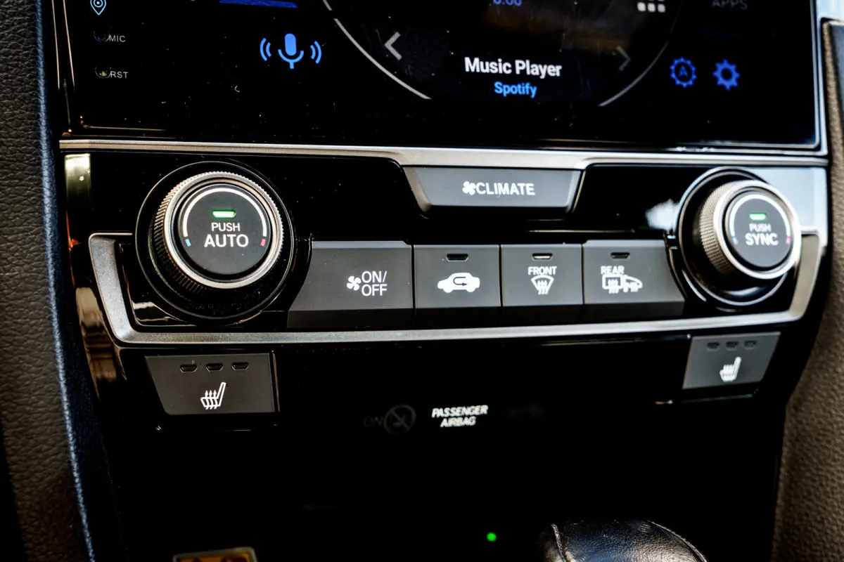 1.0 i-VTEC Executive | Leder | Panoramadak | Trekhaak | Carplay | LED | Org. NL
