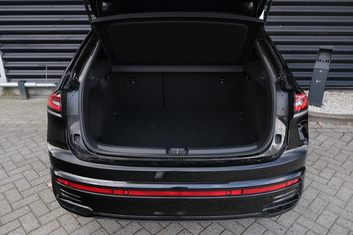1.0 TSI 2x R-Line DSG 116PK Facelift Black Style Virtual Cam ACC
