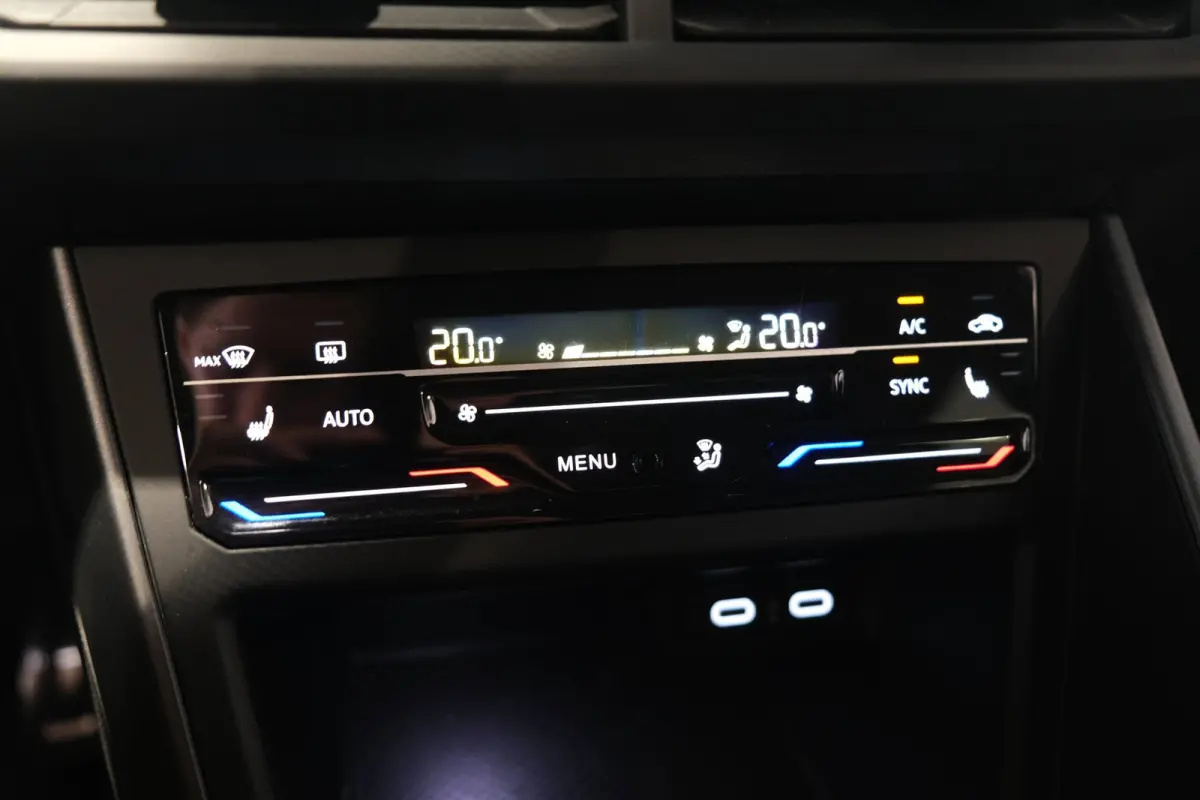 1.0 TSI 2x R-Line DSG 116PK Facelift Black Style Virtual Cam ACC