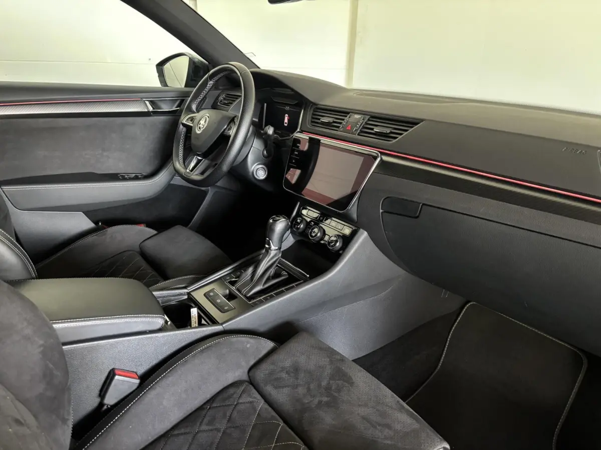 1.4 TSI iV Sportline Business 19",Virtual,2x memory-stoel